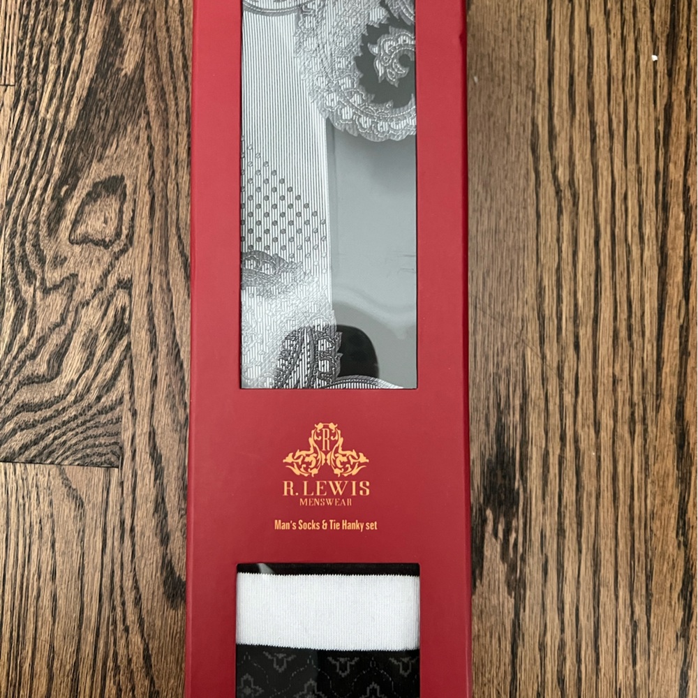 R Lewis Men’s Socks & Hanky Set
